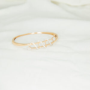 Luxurious Loop Design 14ct Diamond Bracelet
