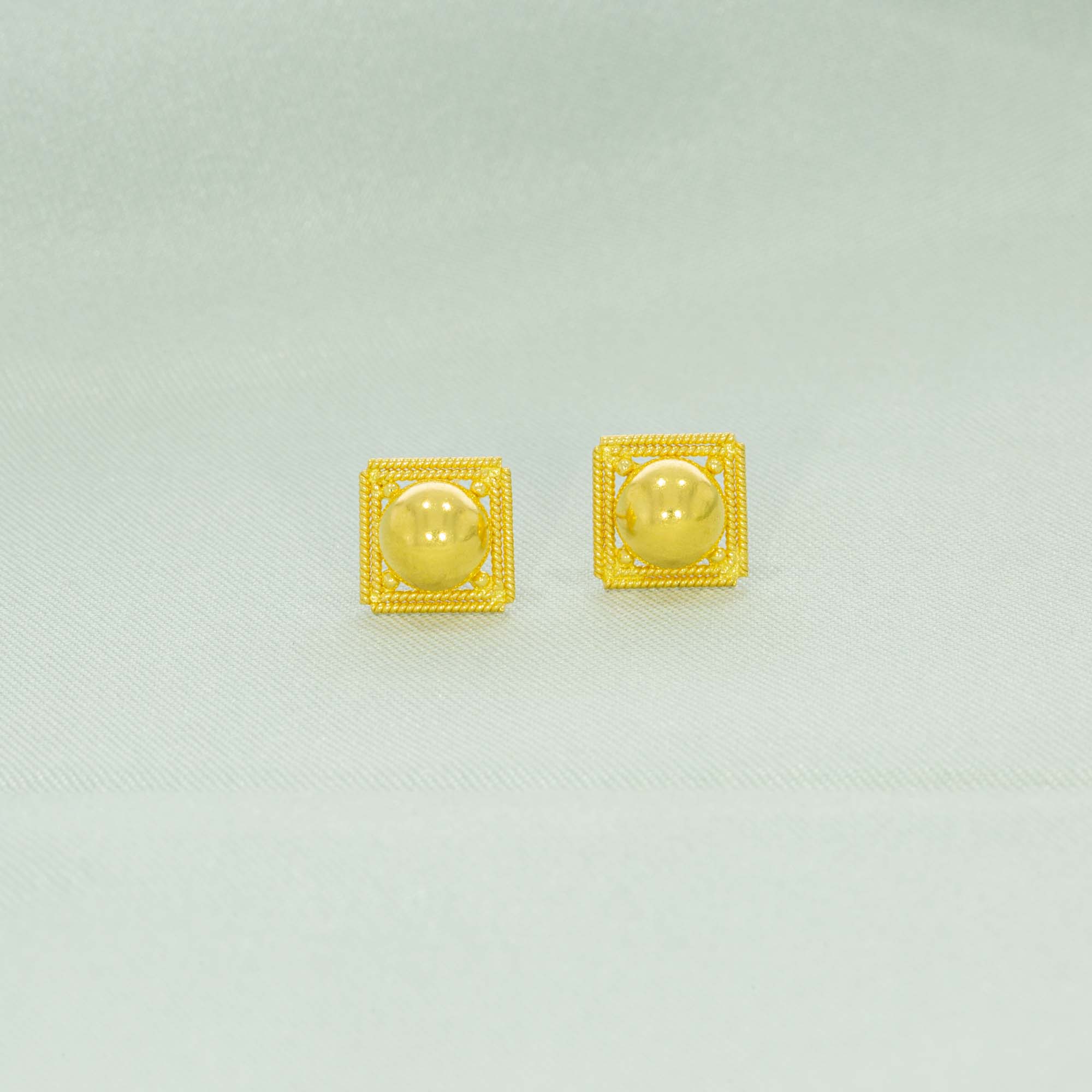 Square Pattern Superb 22kt Gold Studs