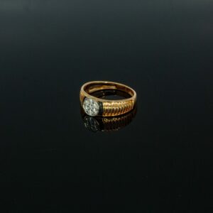 Sparkling 14kt Diamond Finger Ring