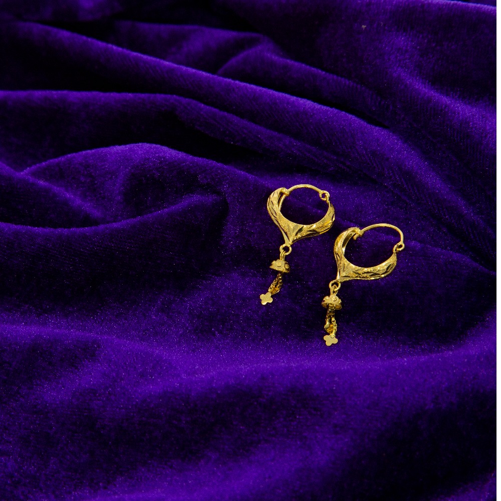 Splendid gold earrings design