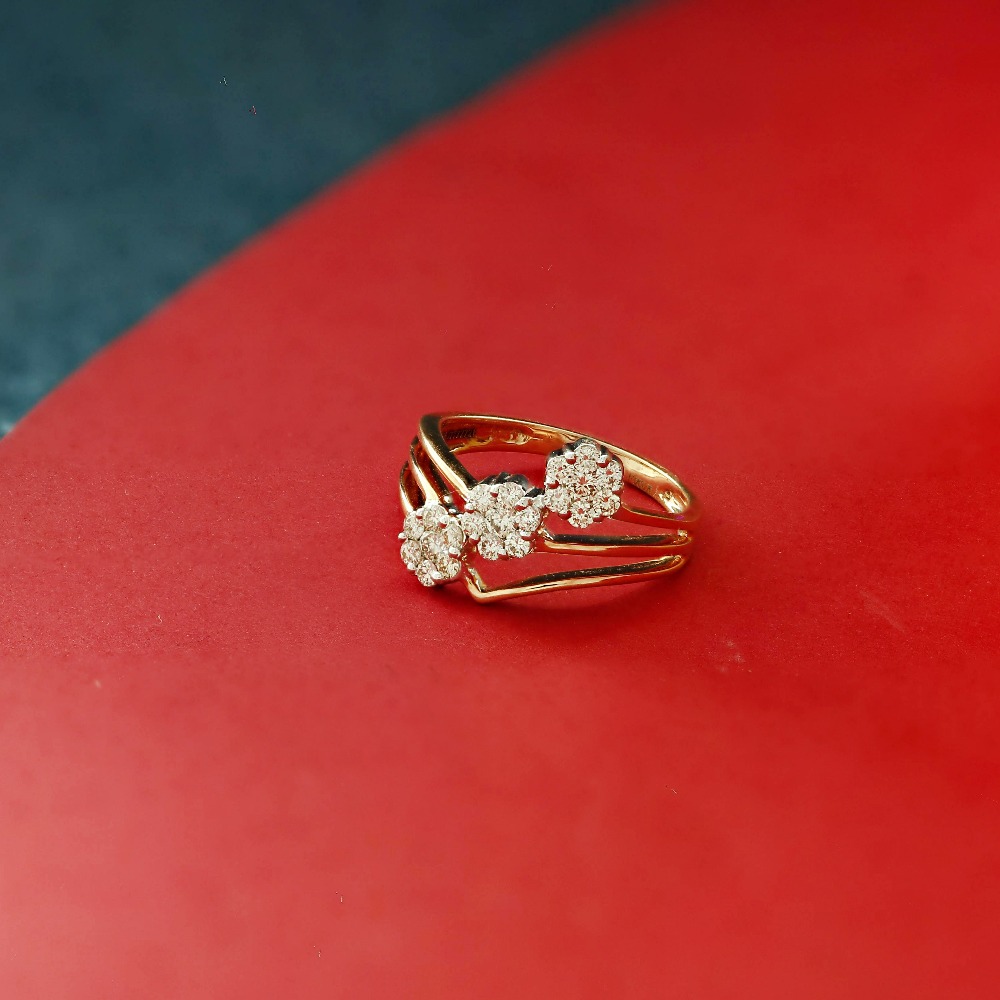 Bedazzling 14ct rose gold diamond ring for women