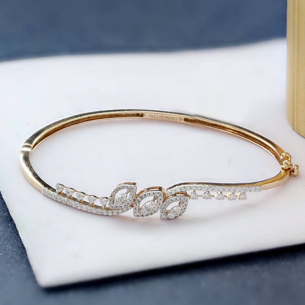 Captivating 18kt Rose Gold Diamond Bracelet For Women