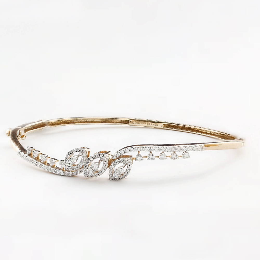 Captivating 18kt Rose Gold Diamond Bracelet For Women