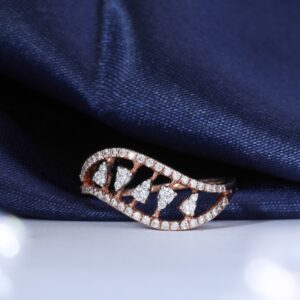 18kt stunning rose gold triangular diamonds finger ring