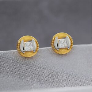 Resplendent gold studs