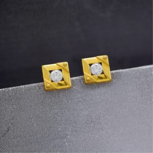 The 18kt Square Design Gold Studs