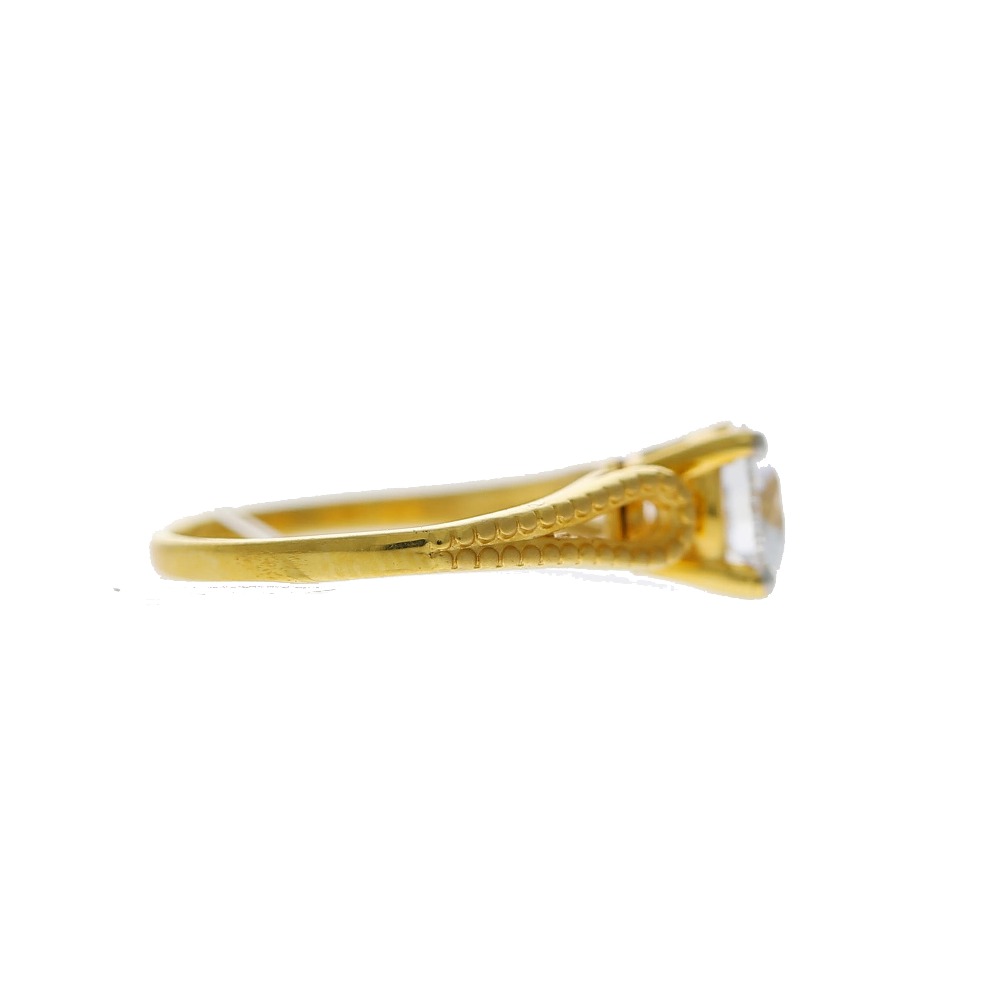 The exquisite gold ring