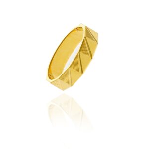 Gold band ring