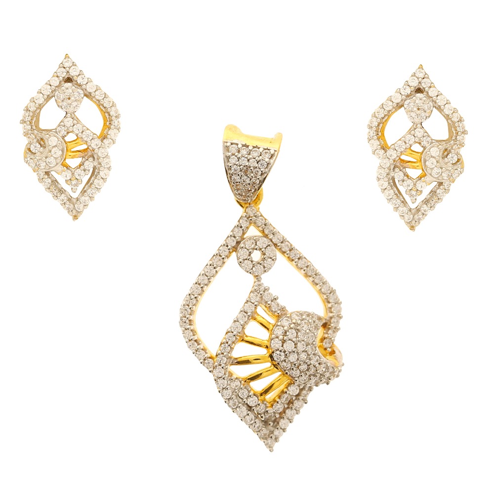 The pan shape gold pendant set