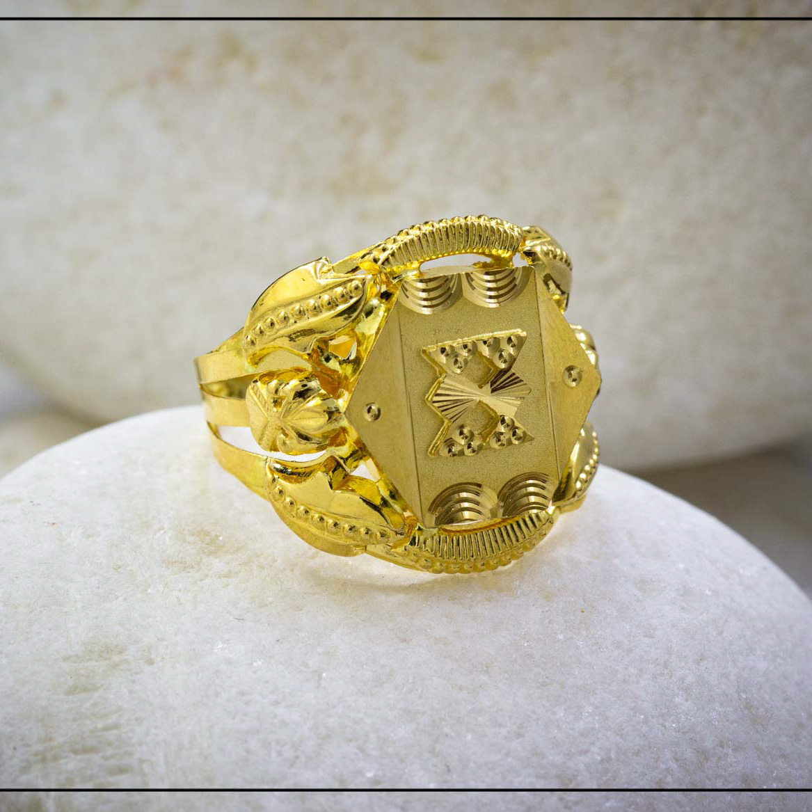 22K Yellow Gold South Pattern Hallmarked Gents Ring