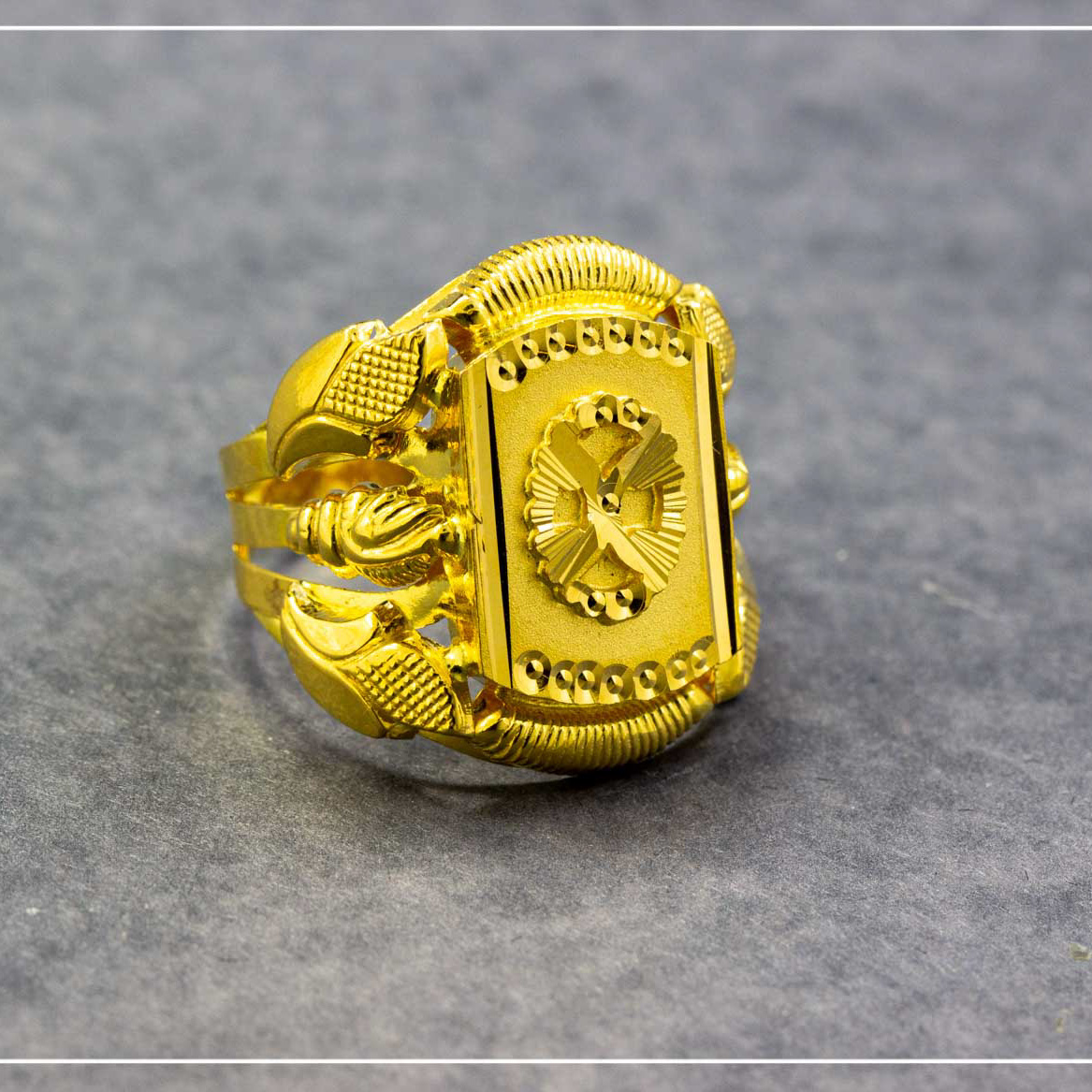 22K Yellow Gold South Pattern Hallmarked Gents Ring
