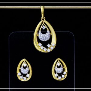 18K Yellow Gold Alluring Hallmarked Pendant Set