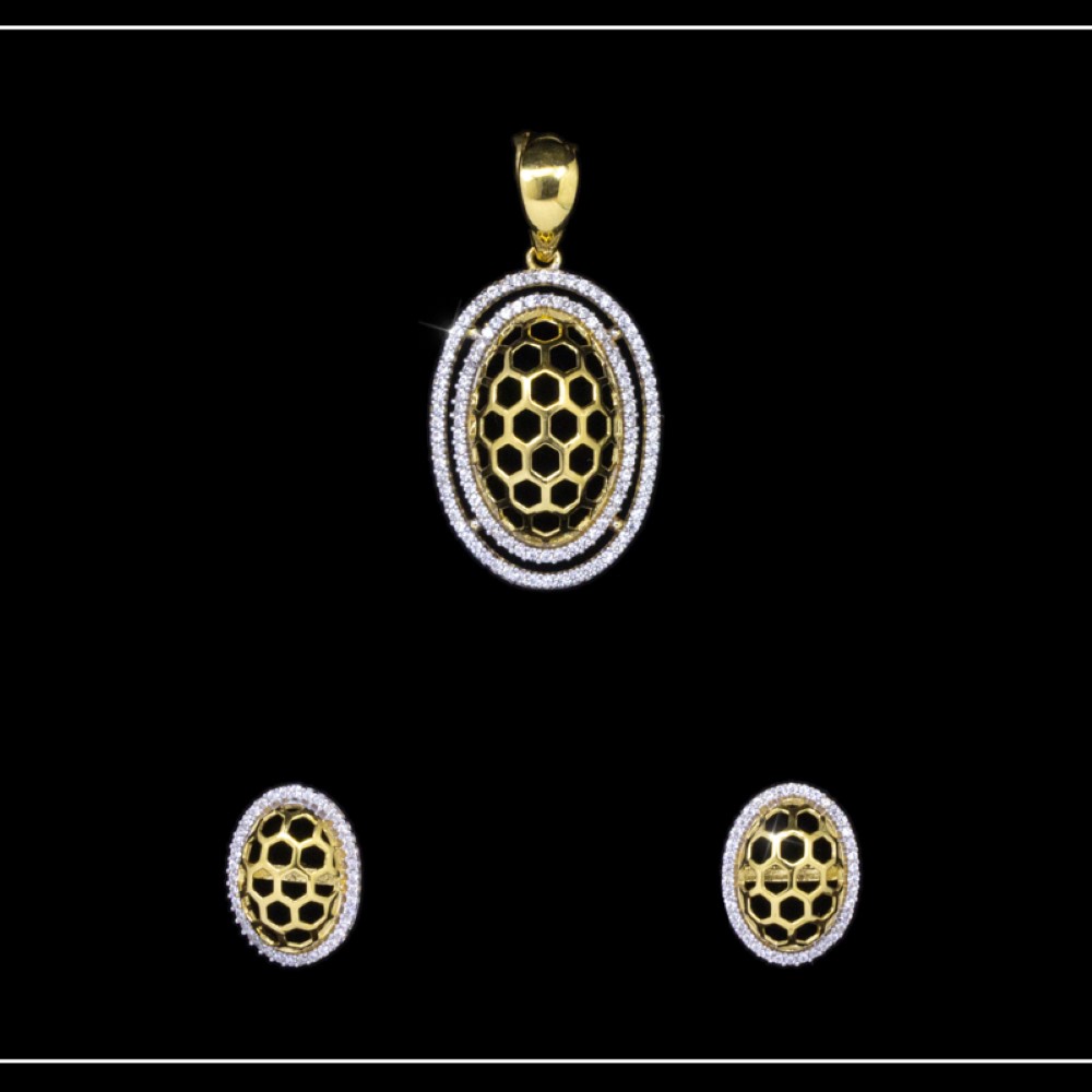 18K Yellow Gold CZ Oval Hallmarked Pendant Set