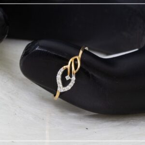 18K Yellow Gold Stylish Diamond Ring