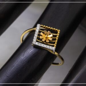 18K Yellow Gold Square Diamond Ring