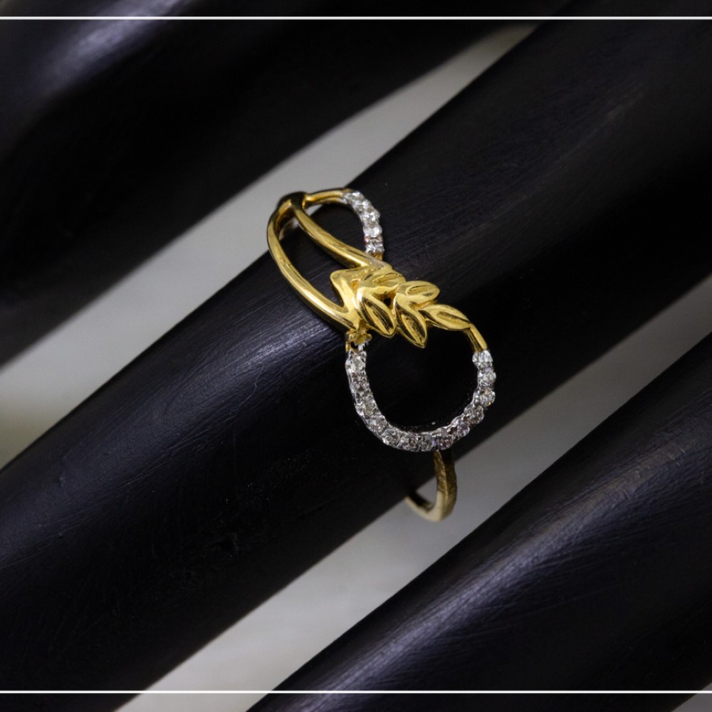 18K Yellow Gold Leaf Diamond Ring