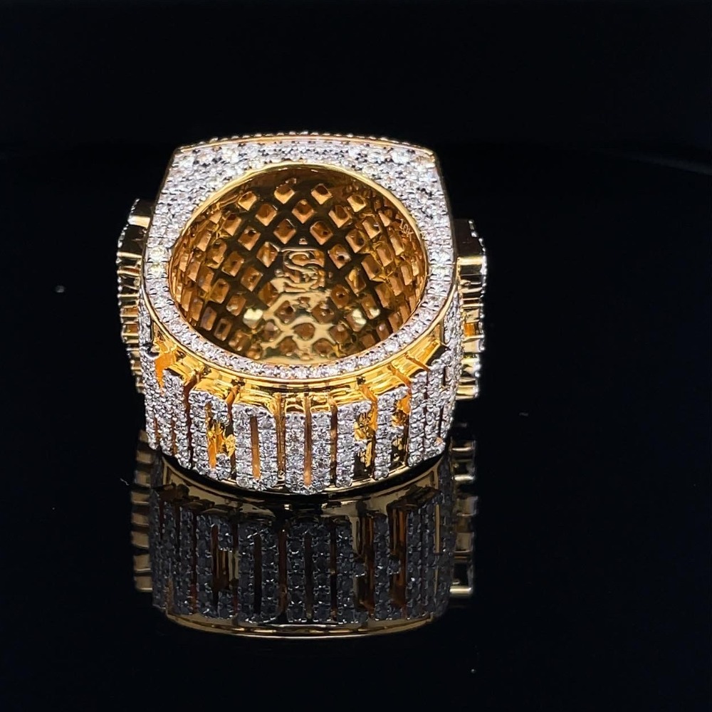 10 kt  gold with natural vs  diamond men's ring  .