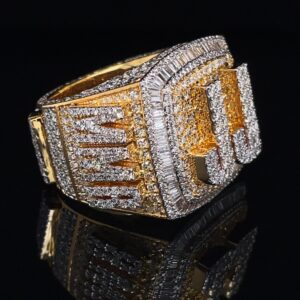 10 kt  gold with natural vs  diamond men's ring  .