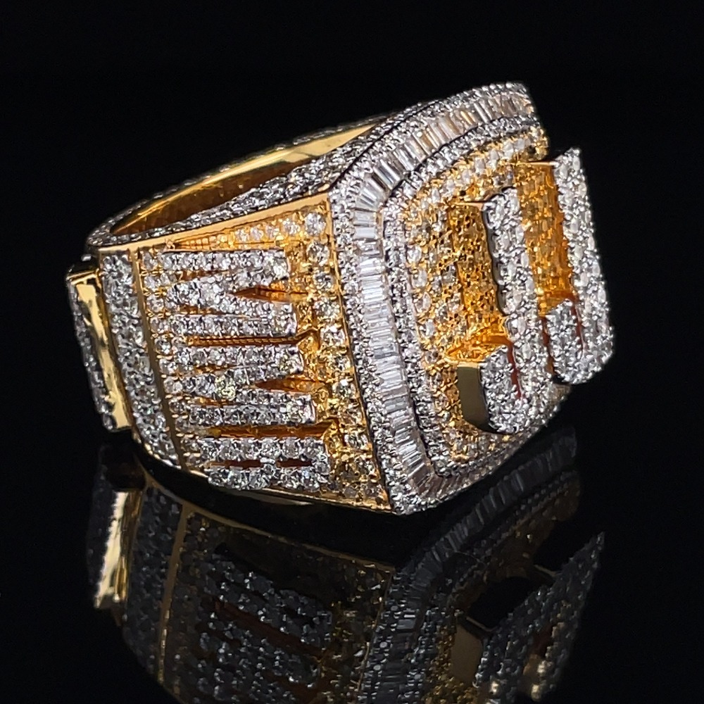 10 kt  gold with natural vs  diamond men's ring  .