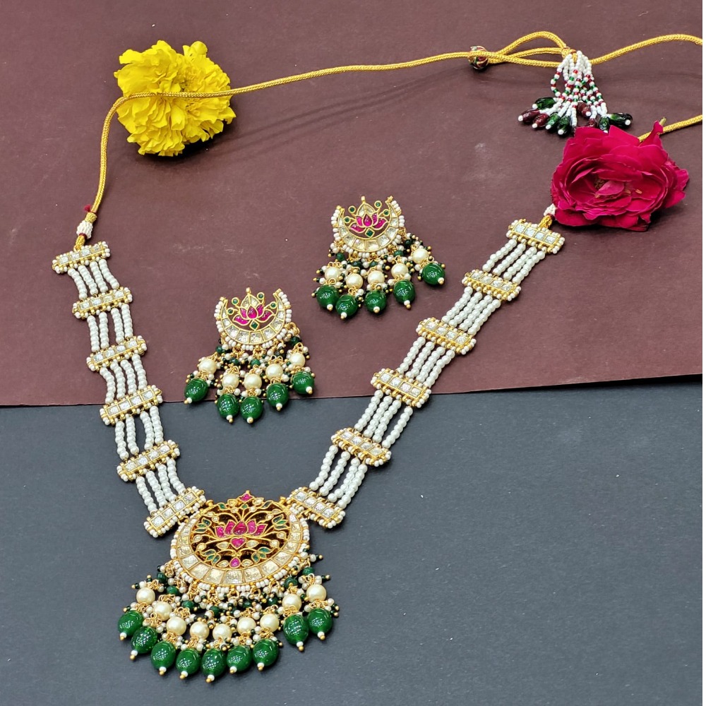 Delicate round Pendant Necklace set