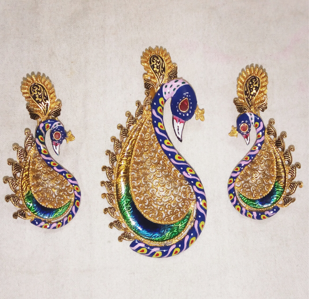 Gold Ladies Meenakari Antique Pendant Set