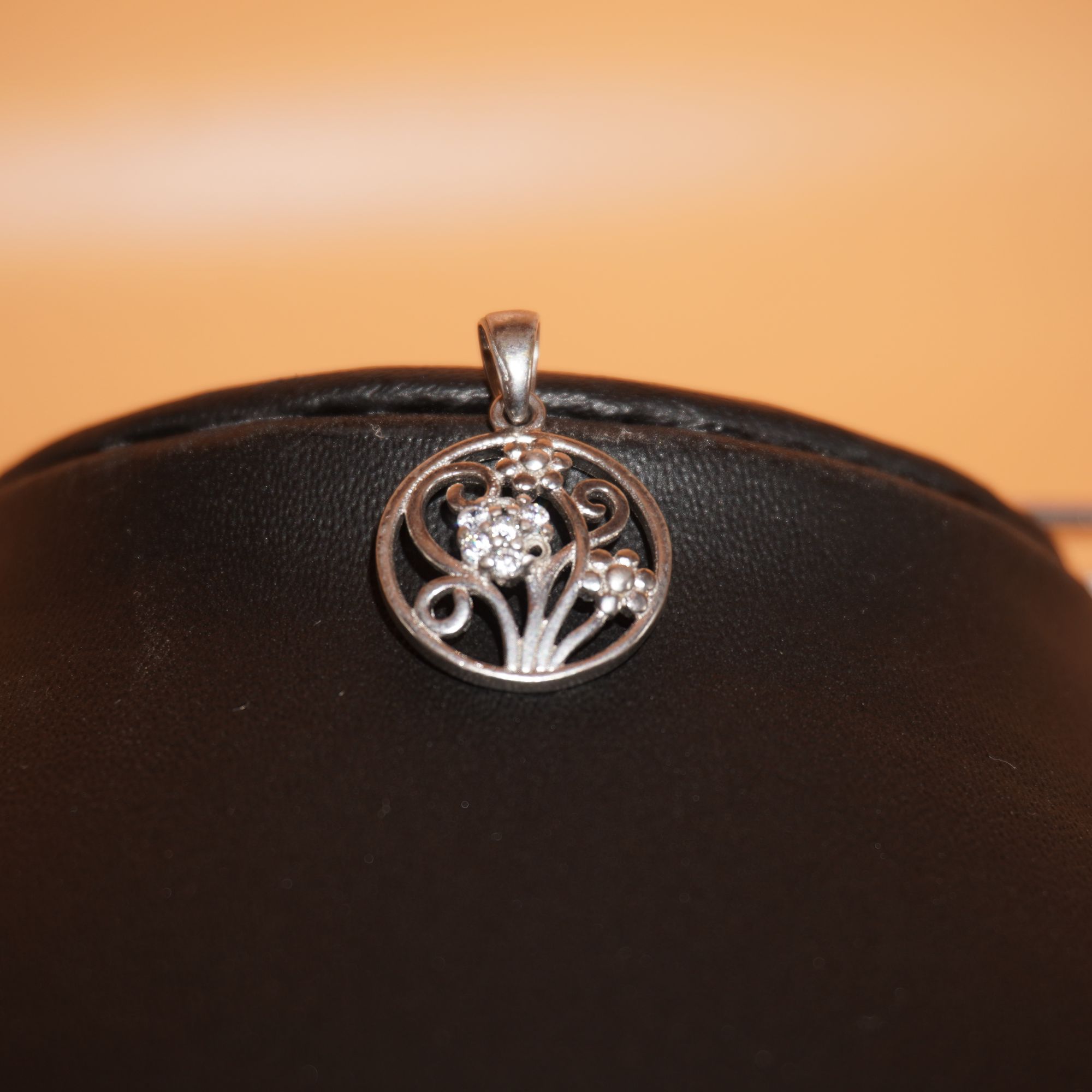 925 Silver Round Shape Floral Design Pendant