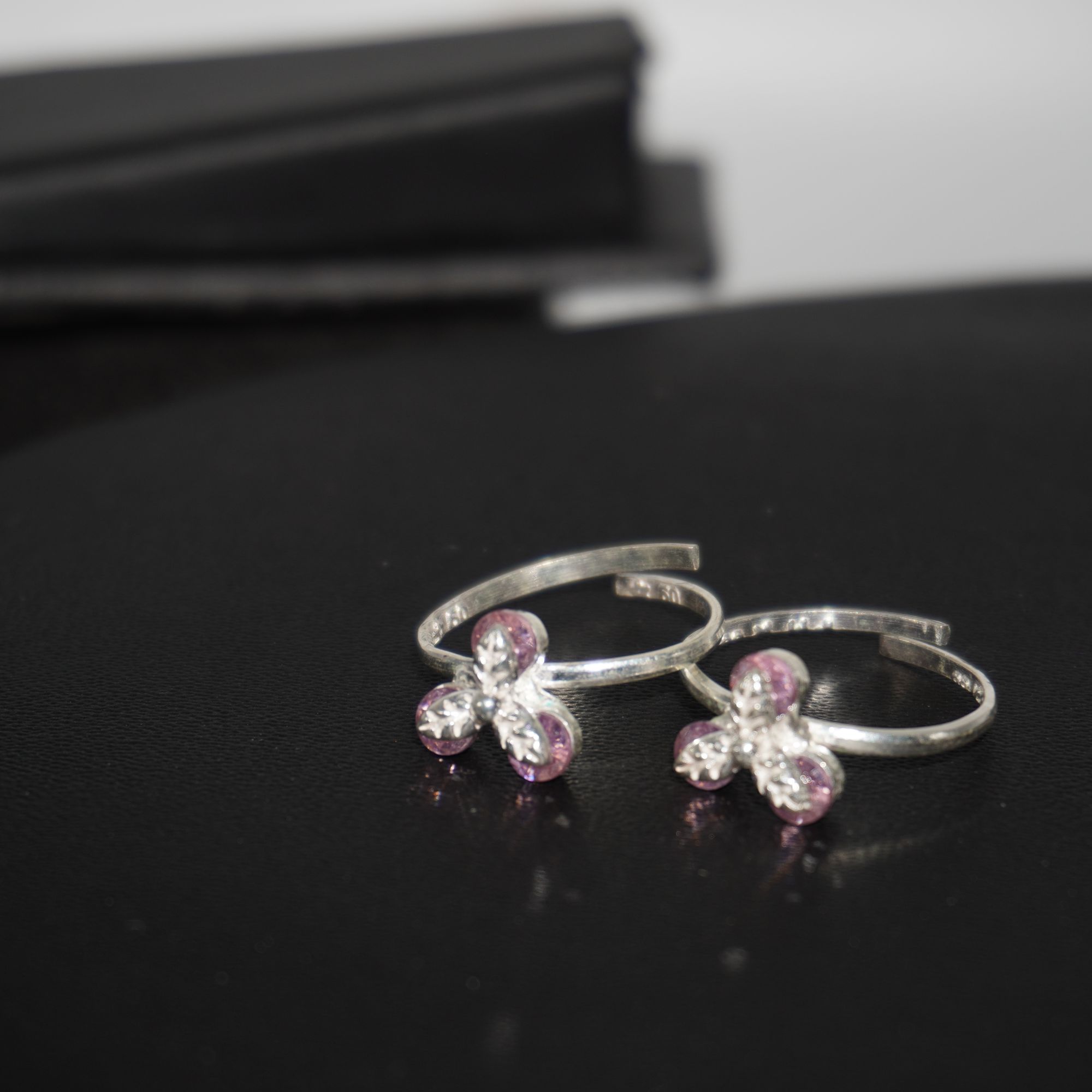 925 Silver Stunning Studed Pilli 149R468