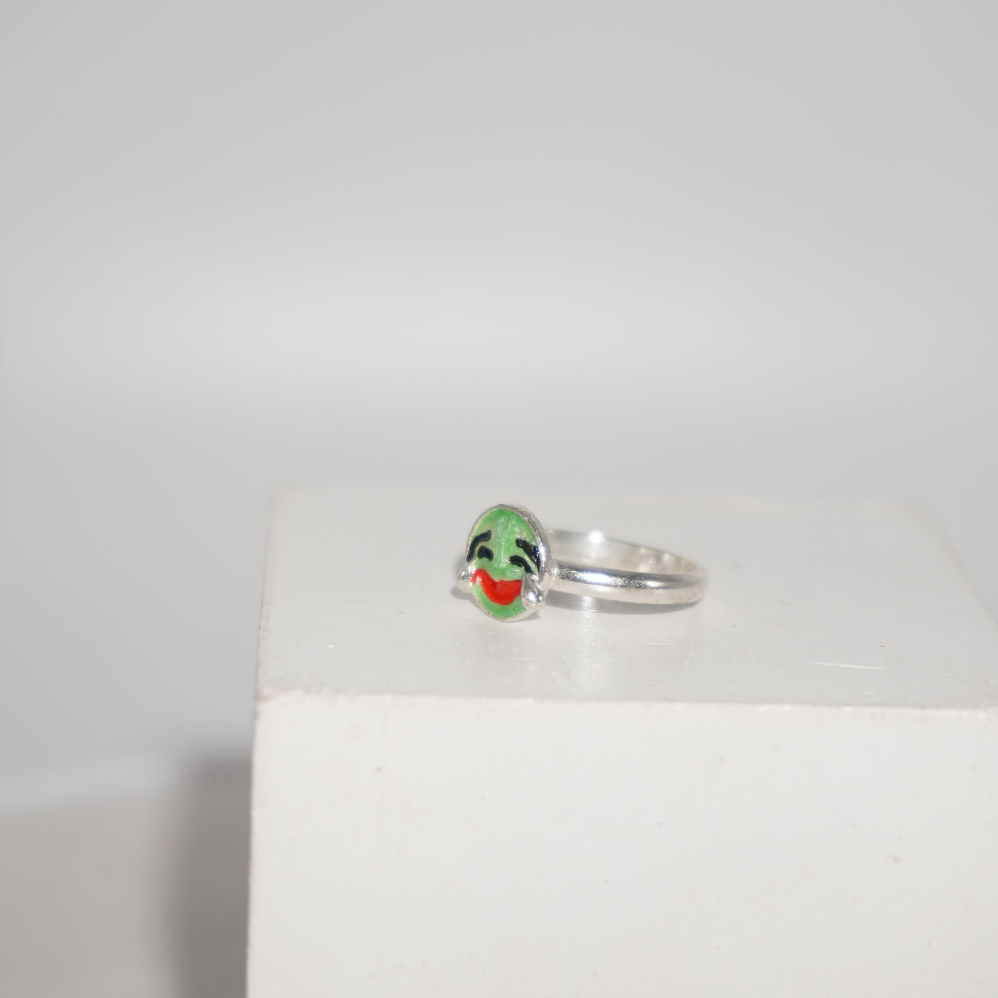925 Silver Fancy Emogi Ring 579R26