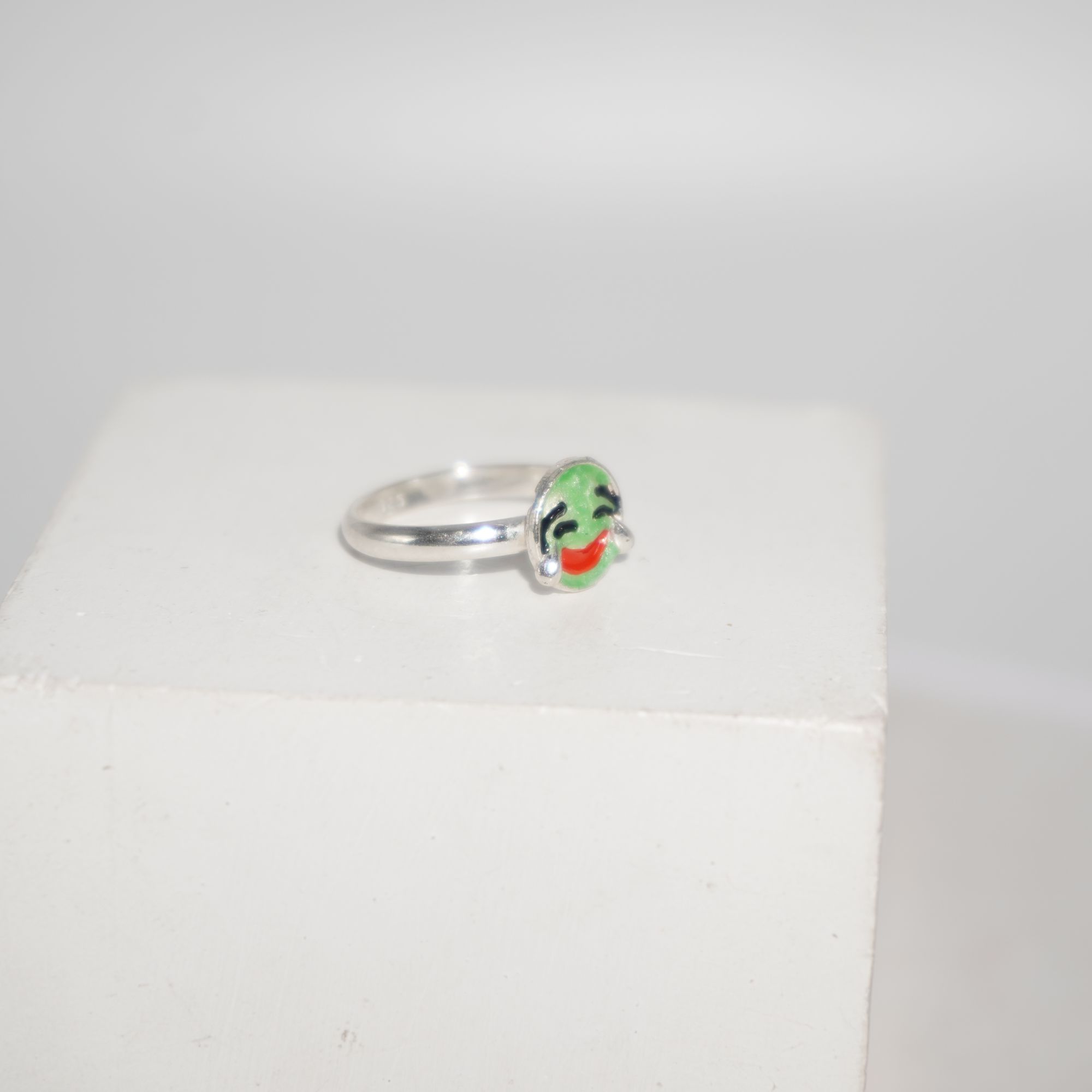 925 Silver Fancy Emogi Ring 579R26