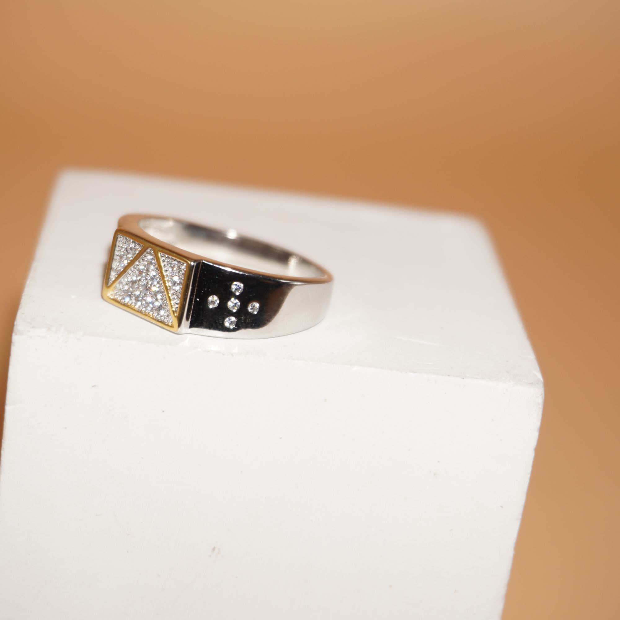 925 Silver Trending Engagement Ring 713R36