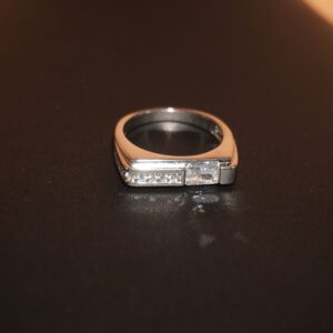 925 Silver Dazzling Studed Ring 712R16