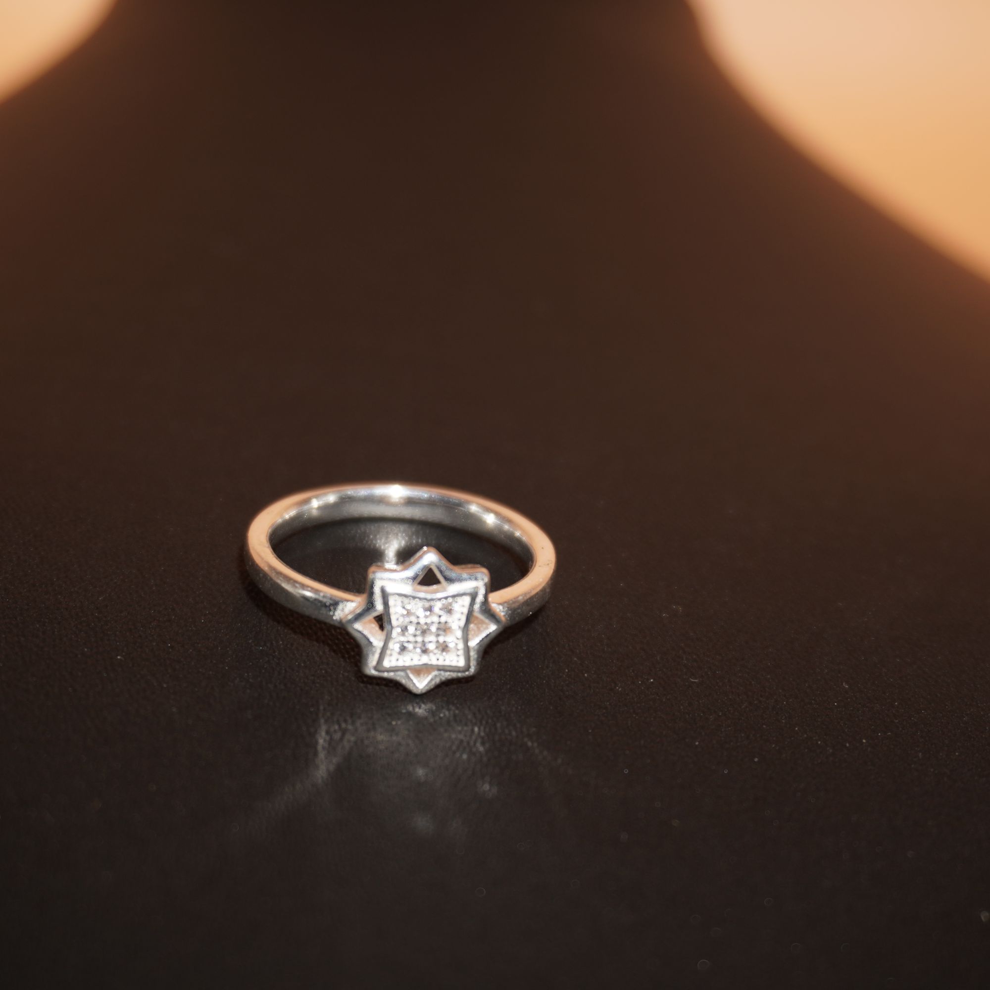 925 Silver Dazzling Ladies Ring