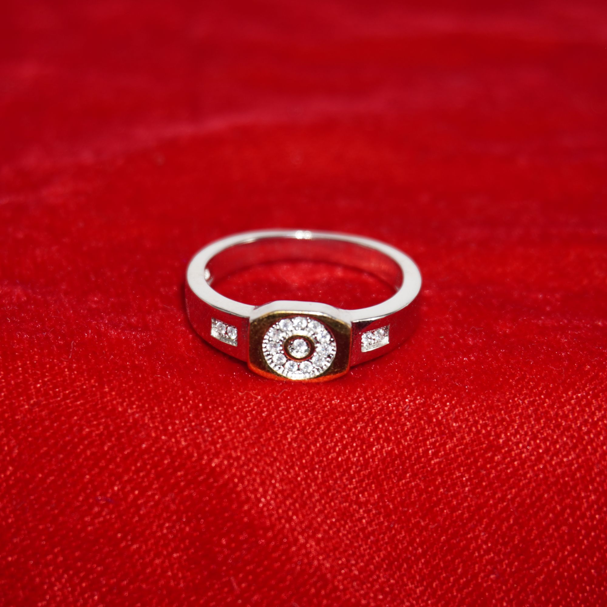 925 Silver Dazzling Studed Ring 270R37