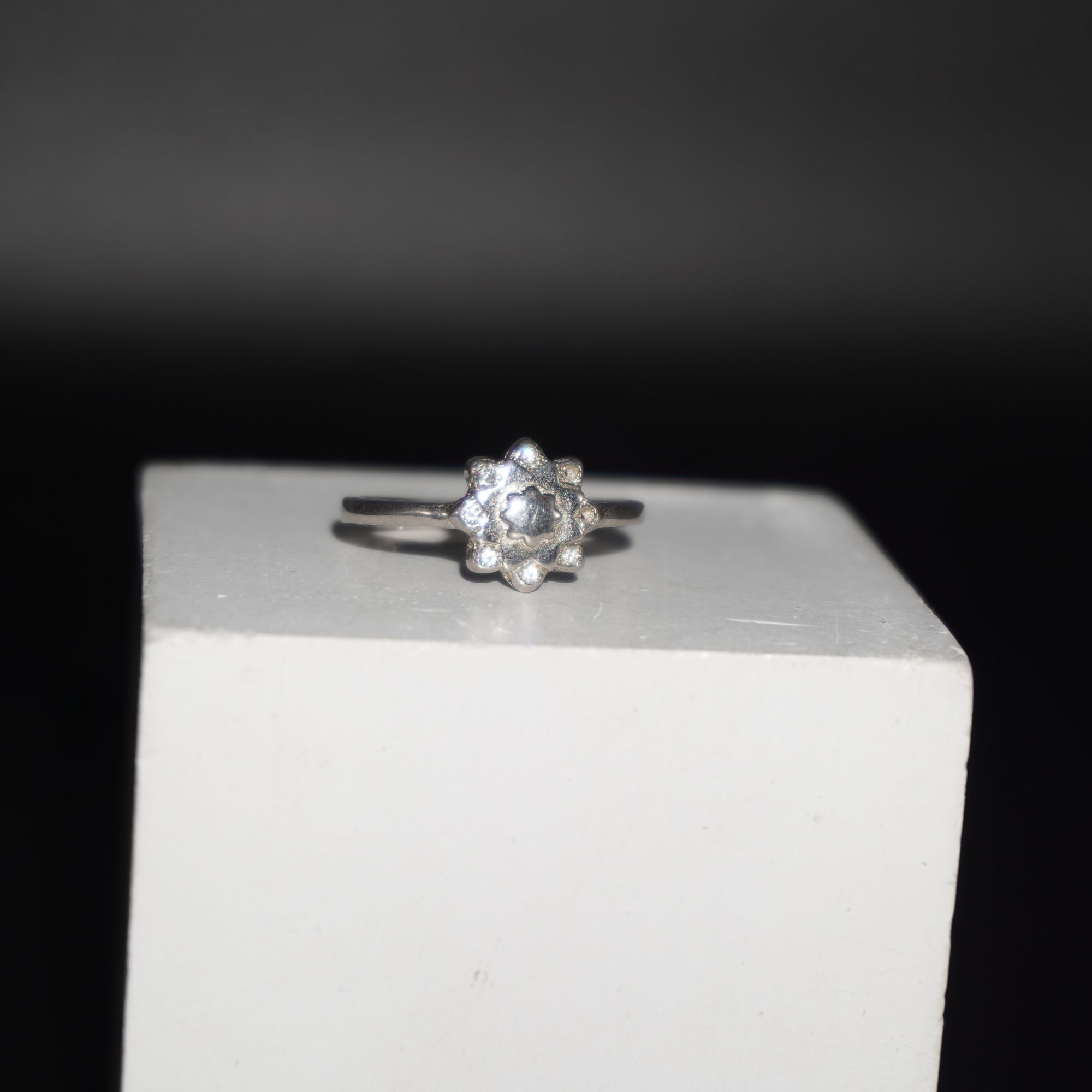925 Silver Classy Ladies Ring 905R19