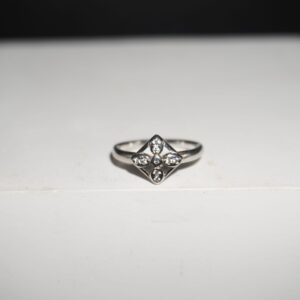 925 Silver Classy Diamond Ring 904R10