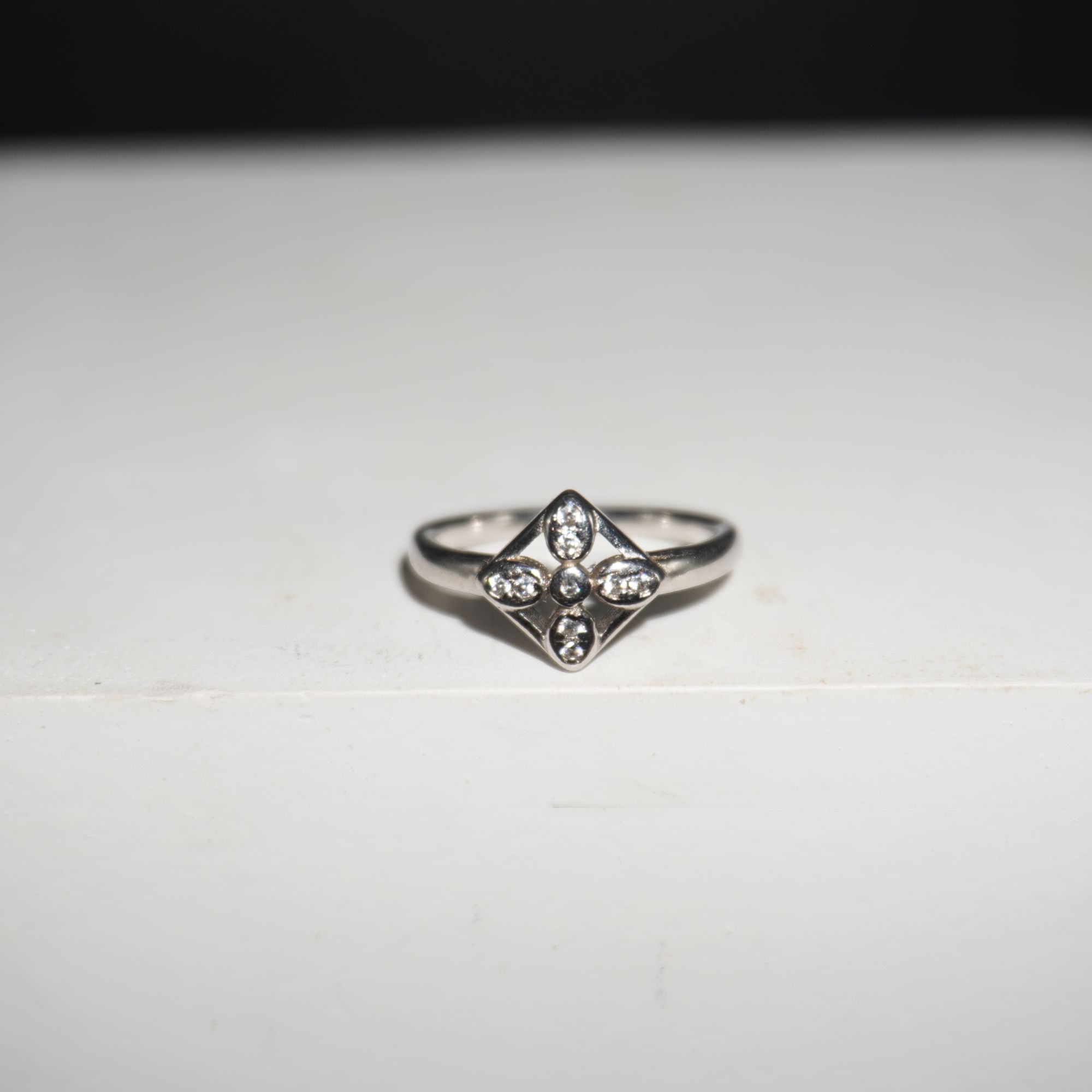 925 Silver Classy Diamond Ring 904R10