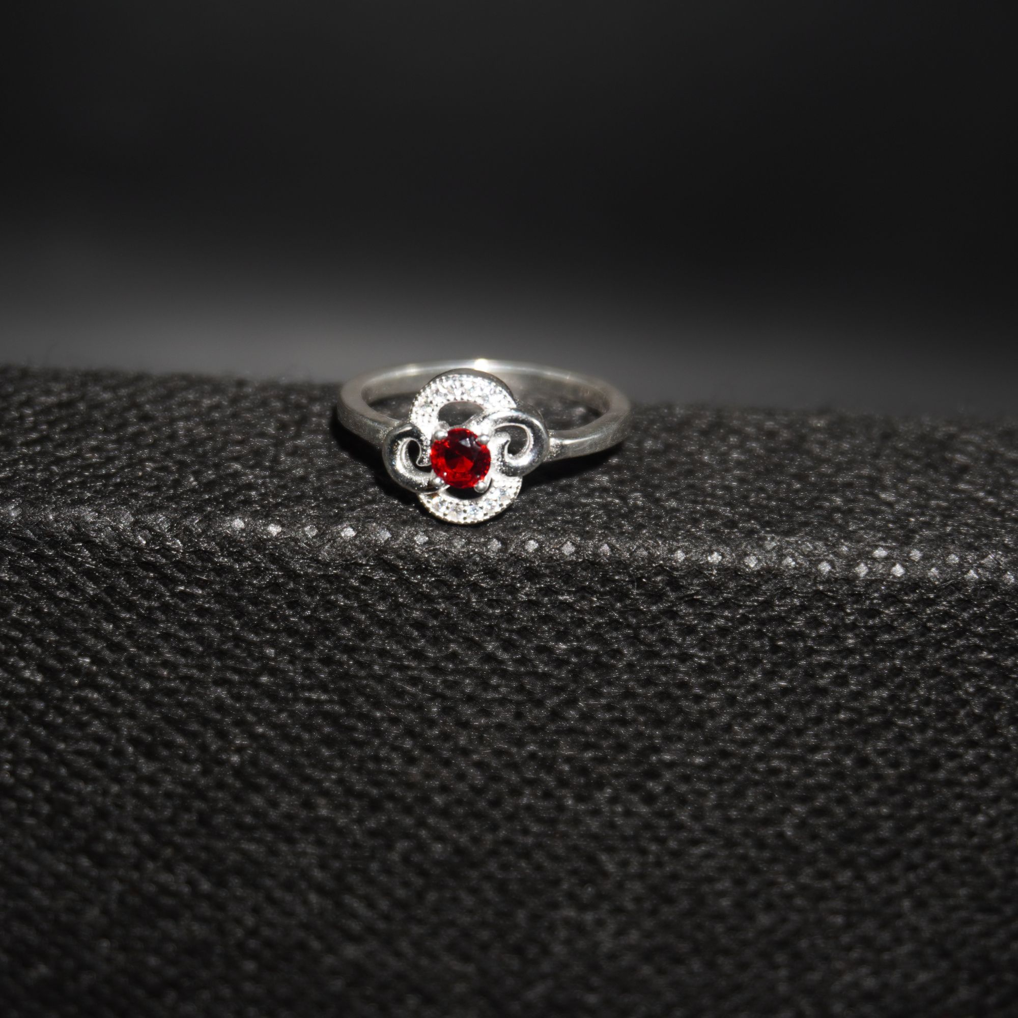 925 Silver Beautiful Engagement Ring 873R41