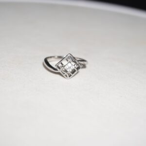 925 Silver Elegant Designer Ring 870R16