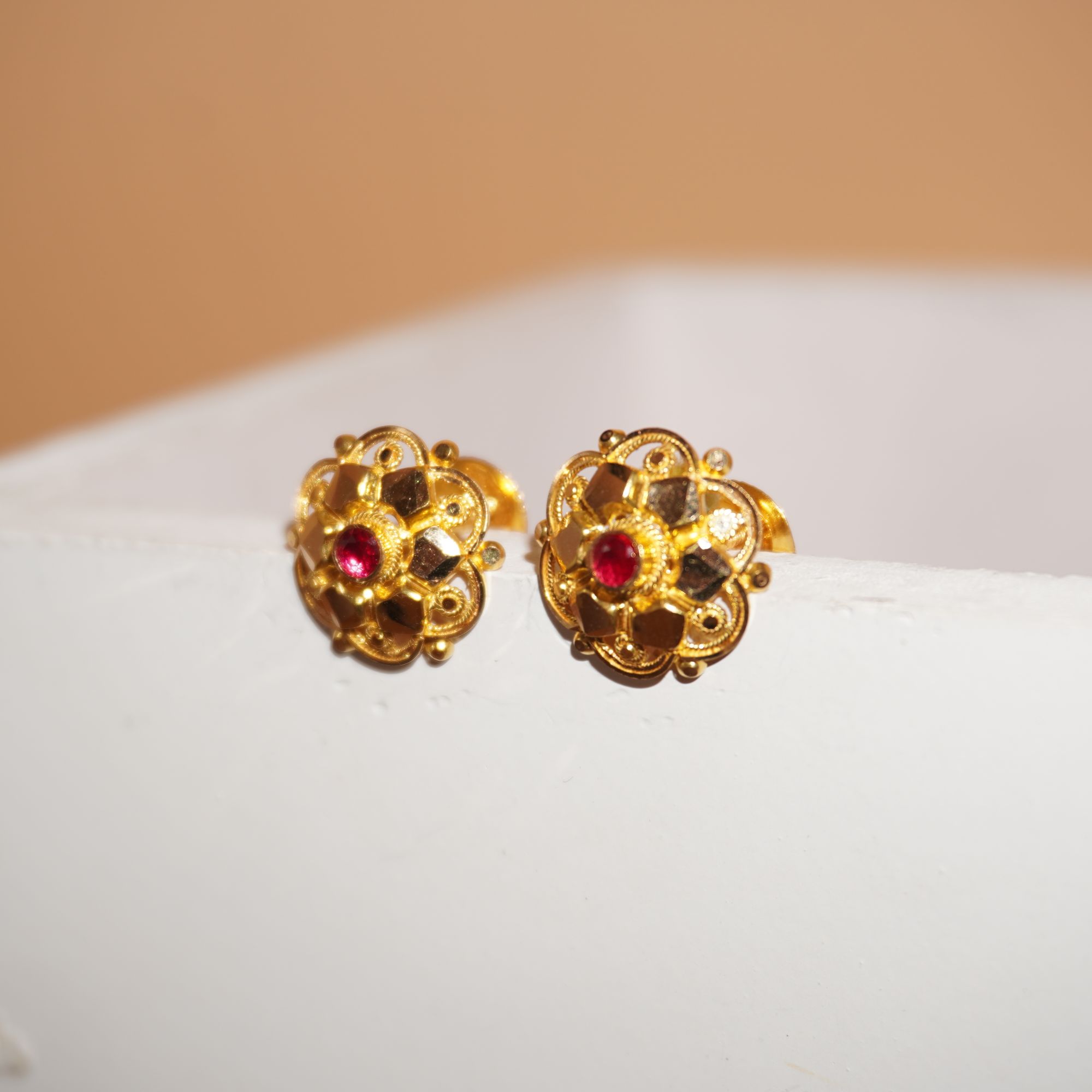 22k Gold Handmade Flower Design Earring 10R1013