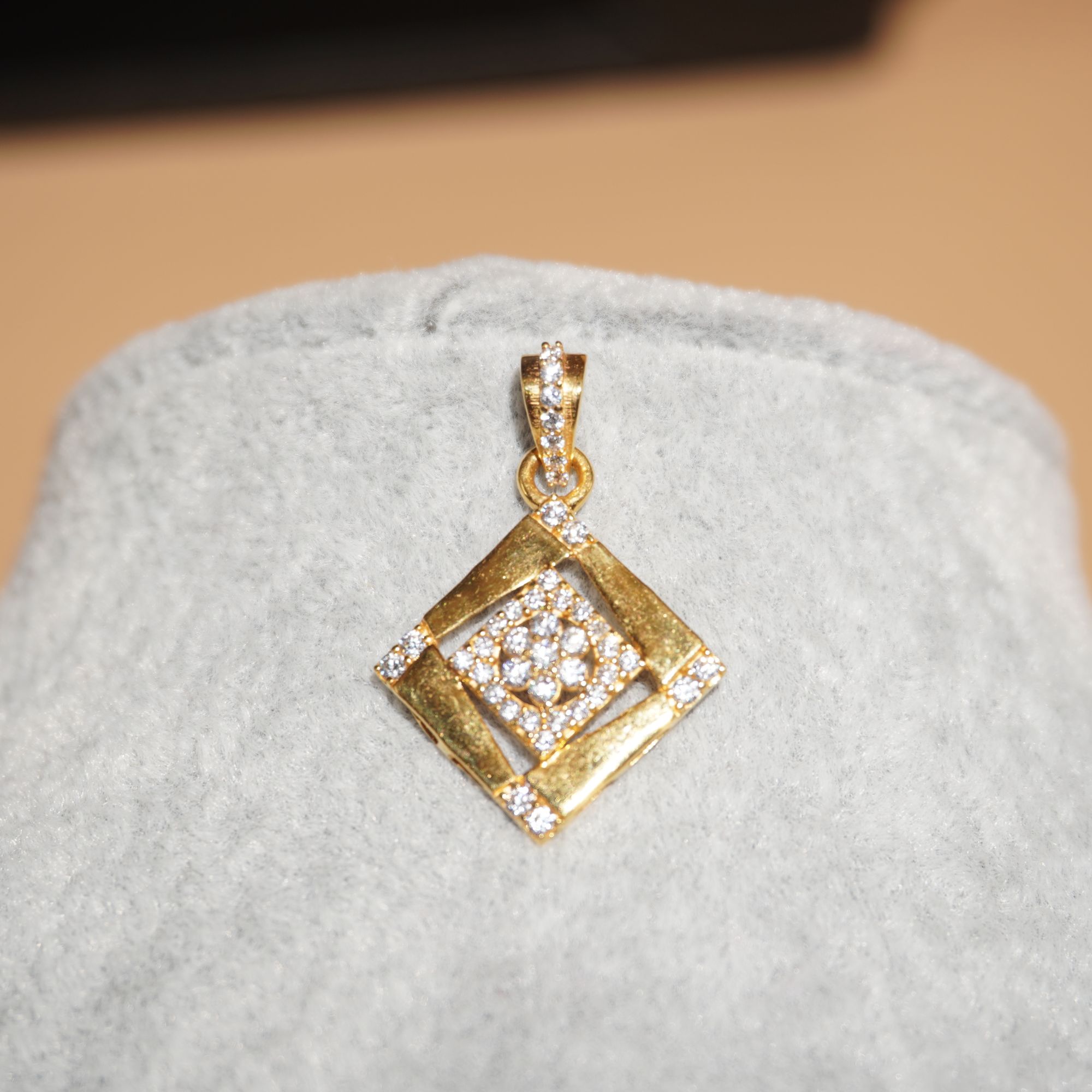 22k Gold Elegant Pendant 11R269 - Image 2