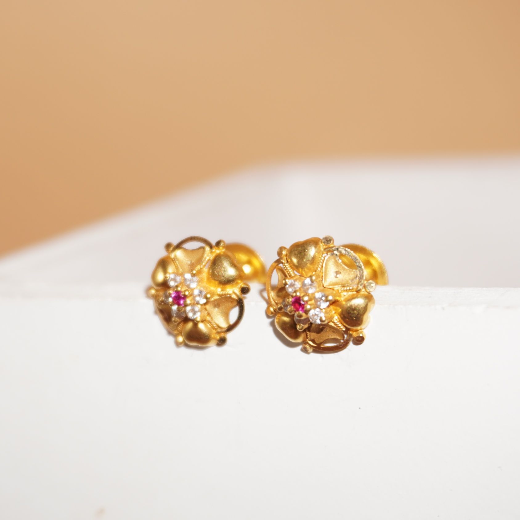 22k Gold Beautiful Earrings 10R184