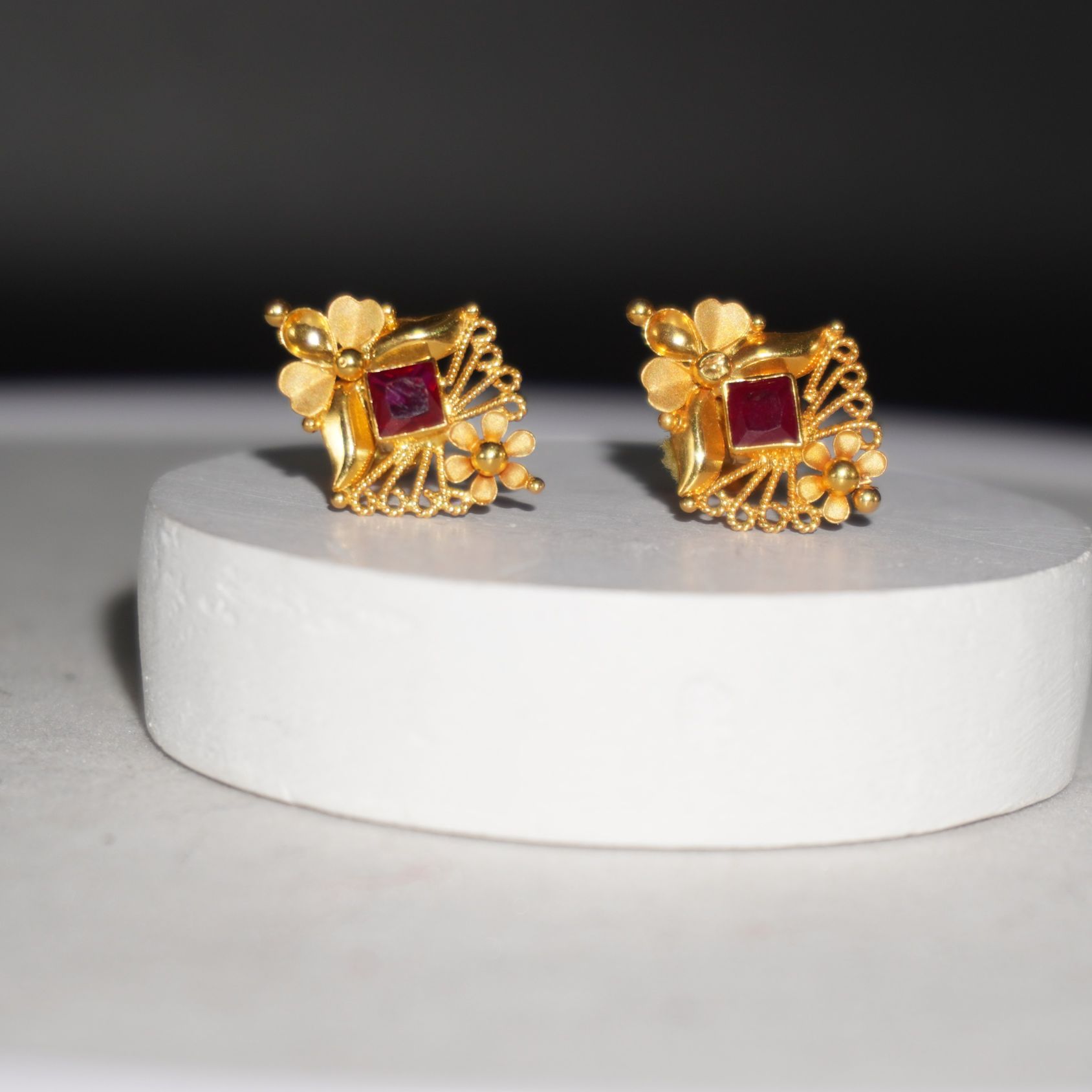 22k Gold Fancy Earrings 10R785