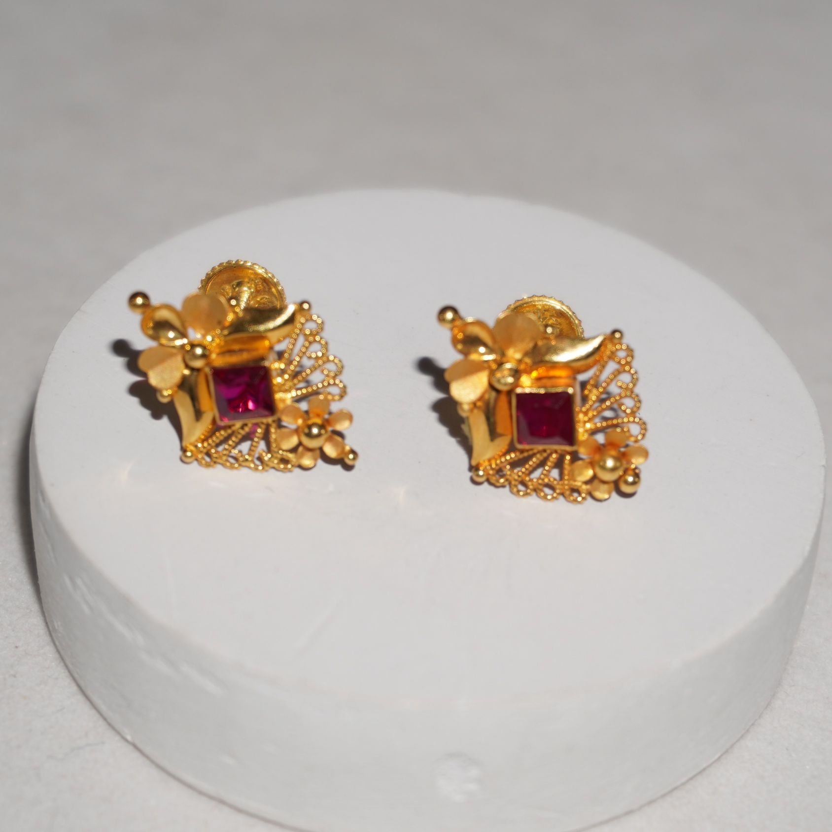 22k Gold Fancy Earrings 10R785