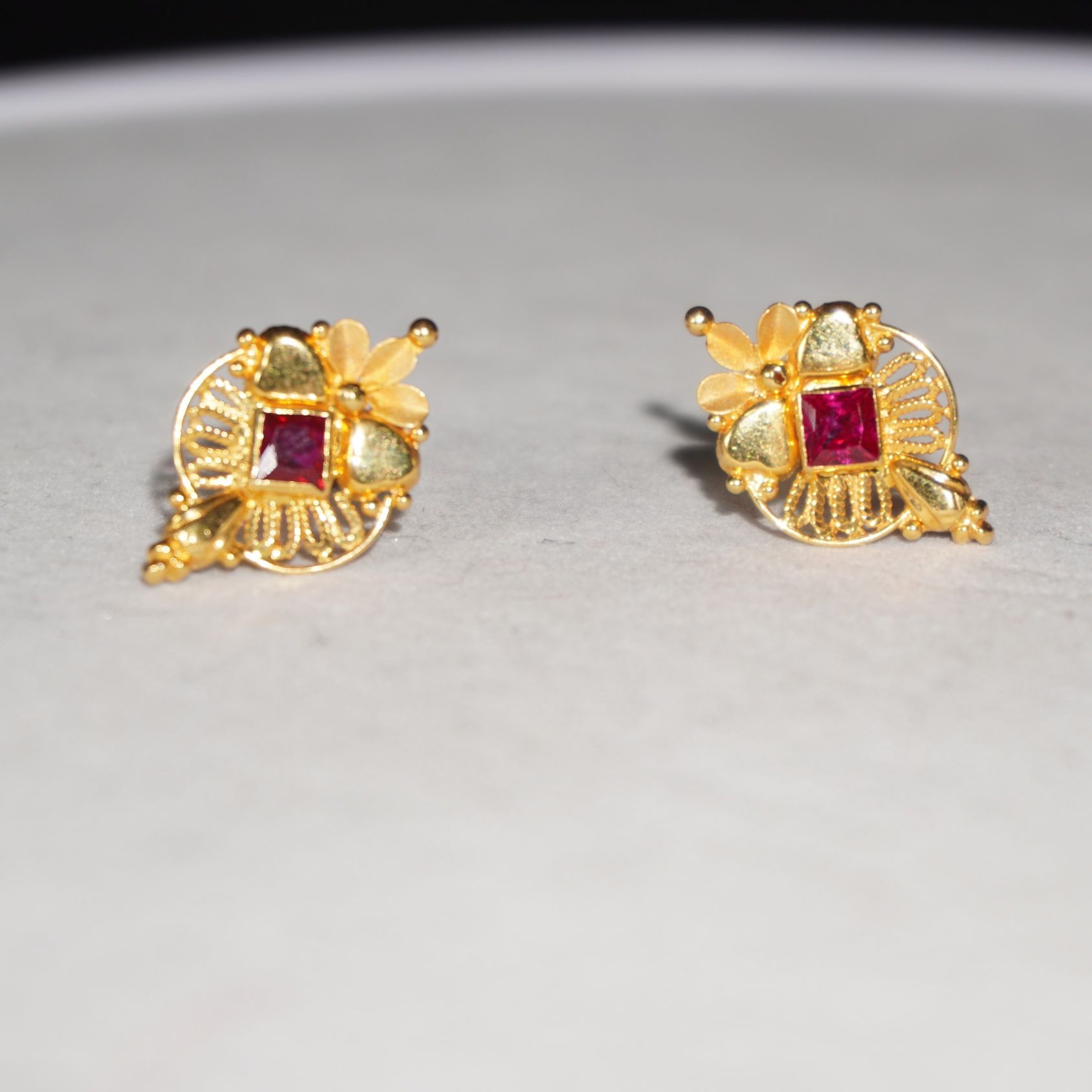 22k Gold Gorgeous Earrings 10R786