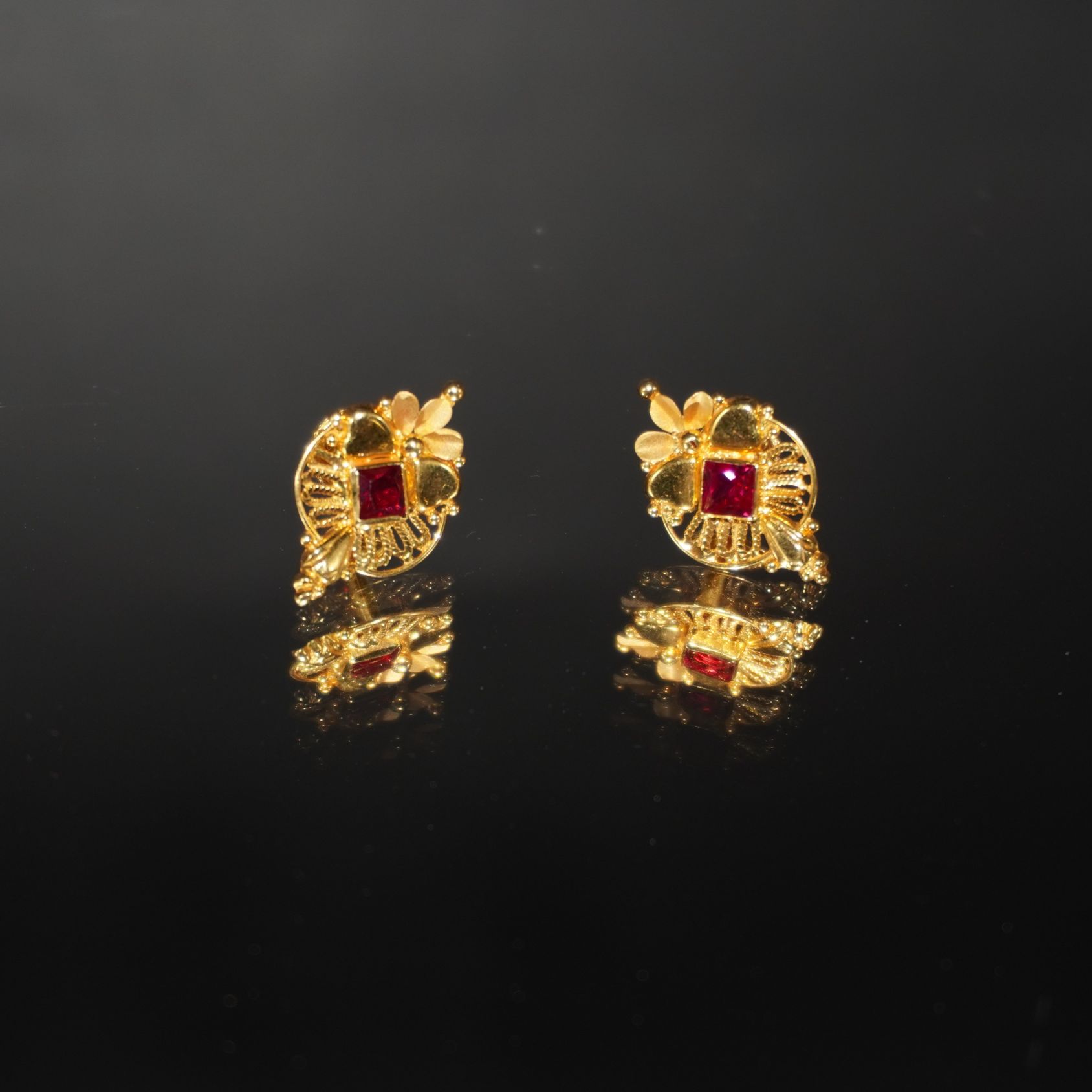 22k Gold Gorgeous Earrings 10R786