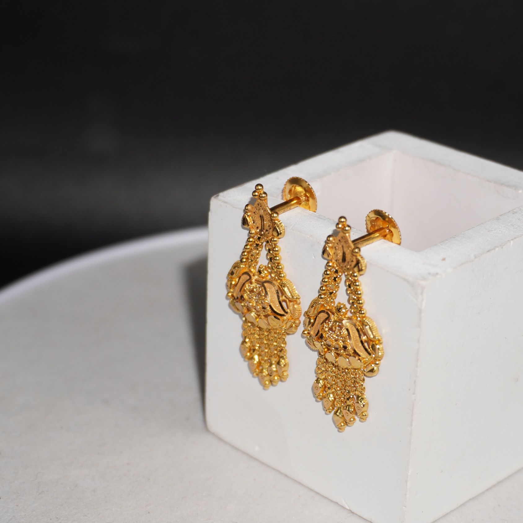 22k Gold Dazzling Earrings 7R457