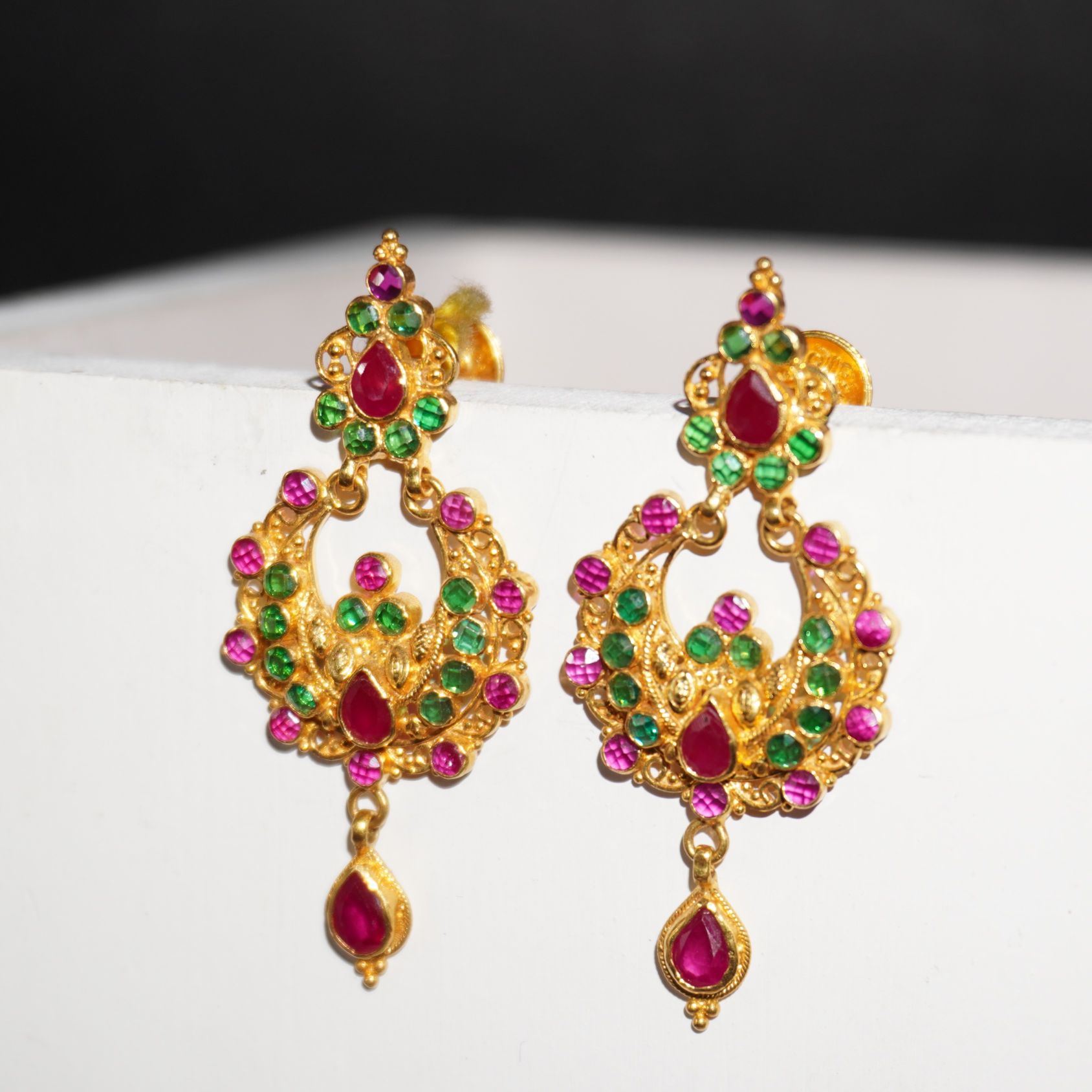 22k Gold Handmade Earrings 37R17