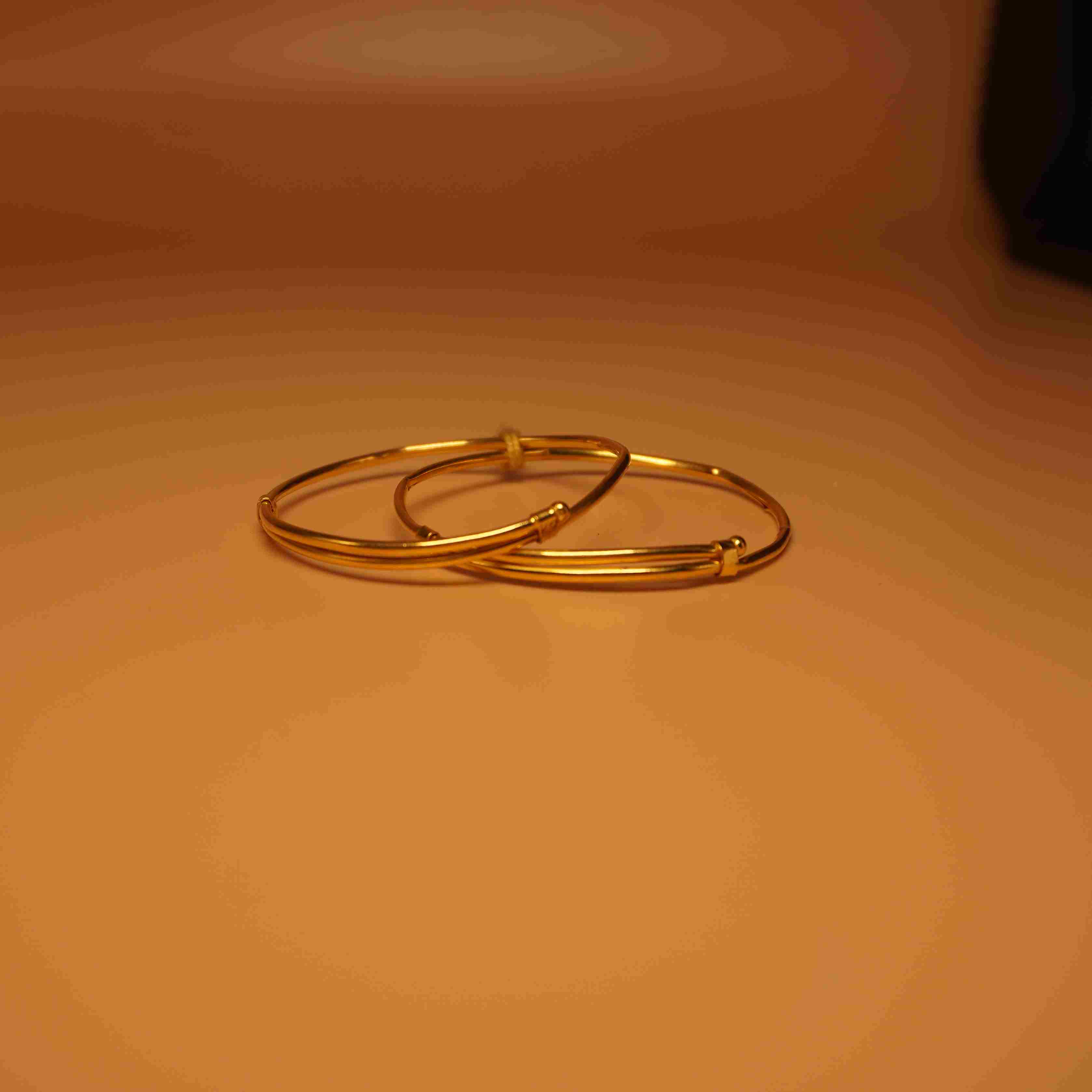 22k Gold Fancy Plain Bangle 26R10