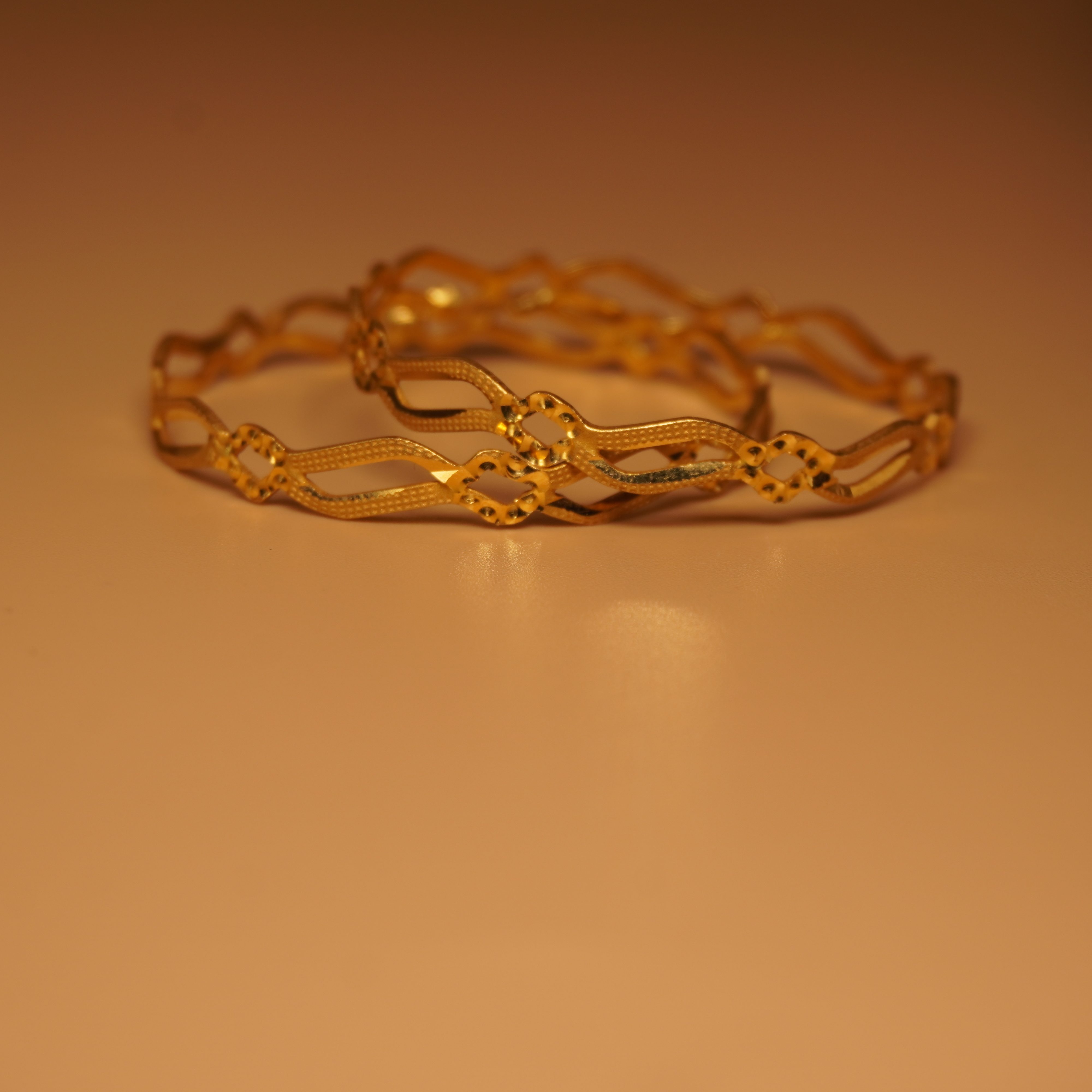 22k Gold Delicate Plain Bangle 26R15