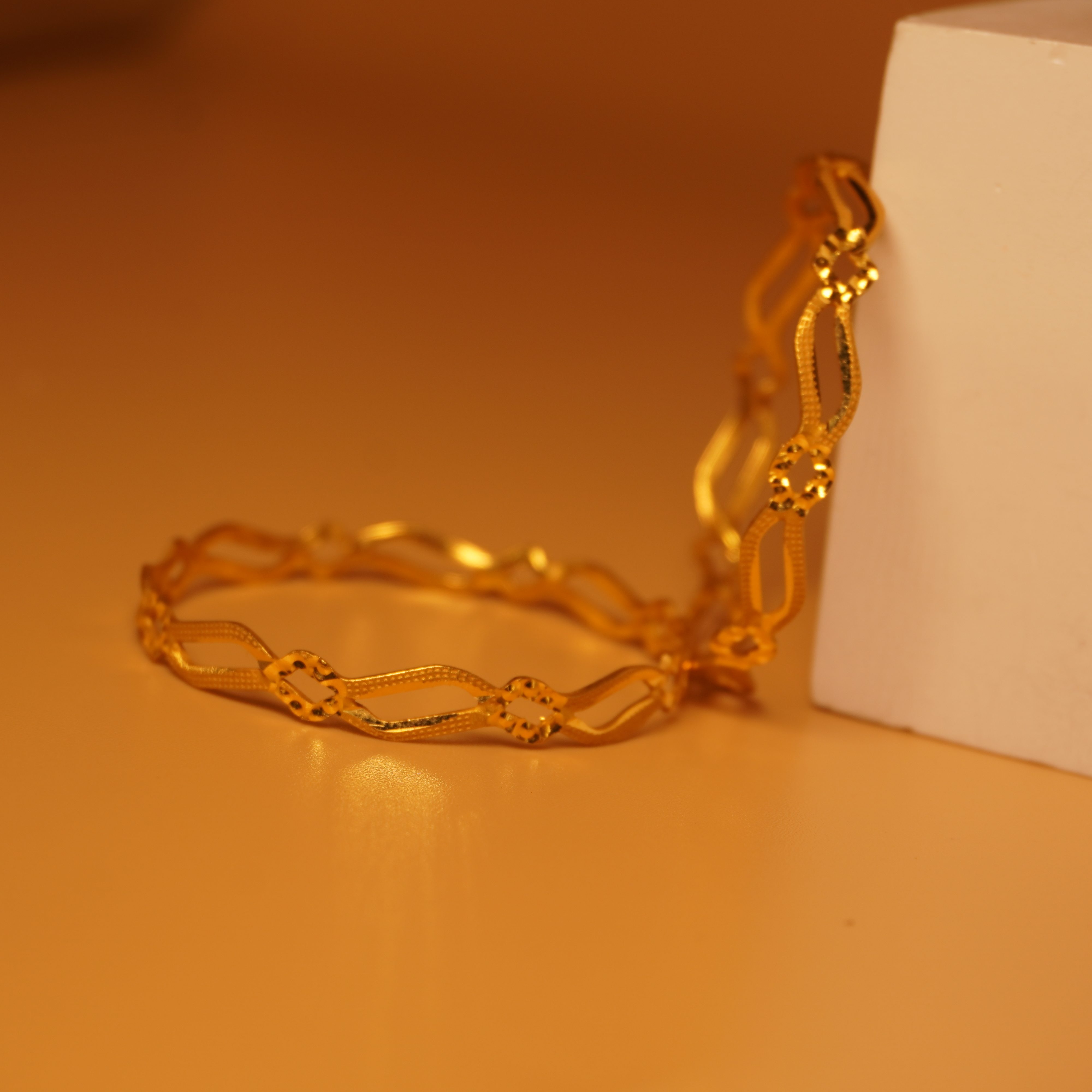 22k Gold Delicate Plain Bangle 26R15
